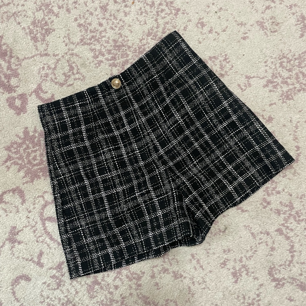 Zara Plaid Black Shorts